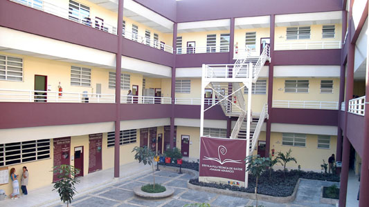 Parte interna do prédio da Escola Politécnica de Saúde Joaquim Venâncio