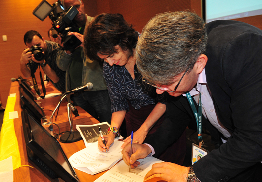 Os dois presidentes assinaram uma Carta de Intenções da Fiocruz com o Conselho (foto: Peter Ilicciev)