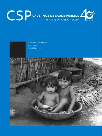 Capa da revista CSP mostra duas crianças pequenas brincando em uma bacia com água
