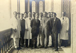 Foto do físico Albert Einstein com pesquisadores do Instituto Oswaldo Cruz
