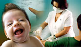 Bebê sorri e enfermeira faz exame em paciente