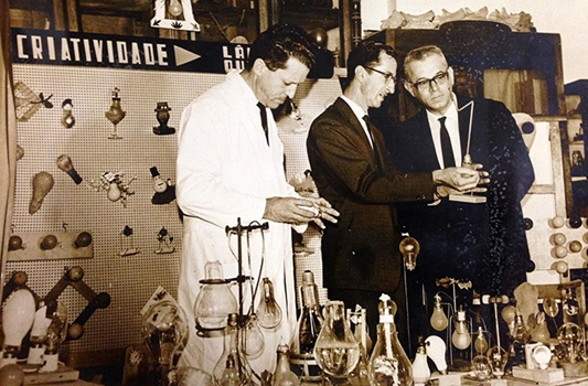 José Reis em um laboratório em 1948