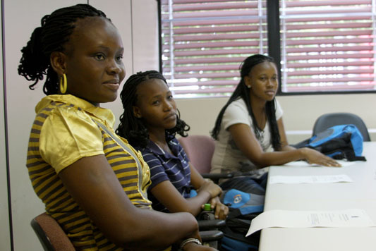 Estudantes africanos em sala de aula