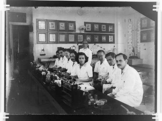 Foto de cientistas na Fiocruz na década de1920