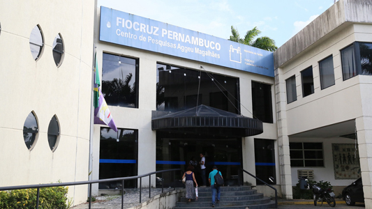 Entrada do prédio da Fiocruz Pernambuco