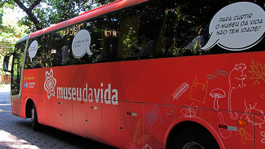 Ônibus vermelho do Museu da Vida