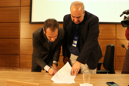  Mathieu Fitoussi e Marco Krieger assinando o acordo