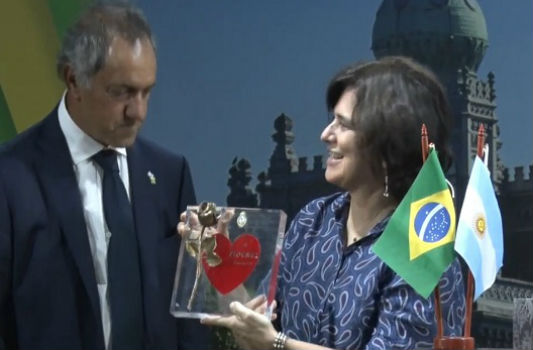 O embaixador argentino, Daniel Scioli, e a presidente Nìsia Trindade Lima durante a cerimônia