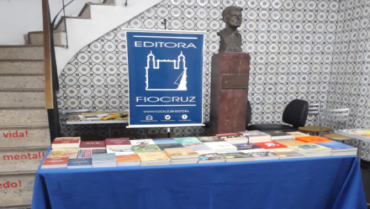 Bancada Editora Fiocruz 