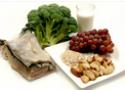 Alimentos: bacalhau, brócolis, uvas e grãos