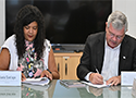 Assinatura do convênio entre IOC e prefeitura de Niterói