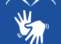 Fundo azul, com a silhueta de um corpo com duas mãos brancas, representando o símbolo da linguagem brasileira de sinais, Libras