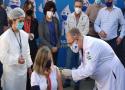 Ministro da Saúde, Marcelo Queiroga, aplicando uma vacina