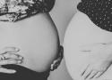 Barriga de duas mulheres grávidas