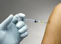 Detalhe da vacina sendo aplicada