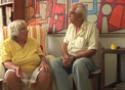 Casal de idosos conversando