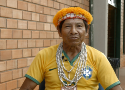 Índio com a camisa do Brasil