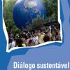 Pessoas seguram um globo que simboliza planeta Terra, com o tema 'diálogo sustentável'