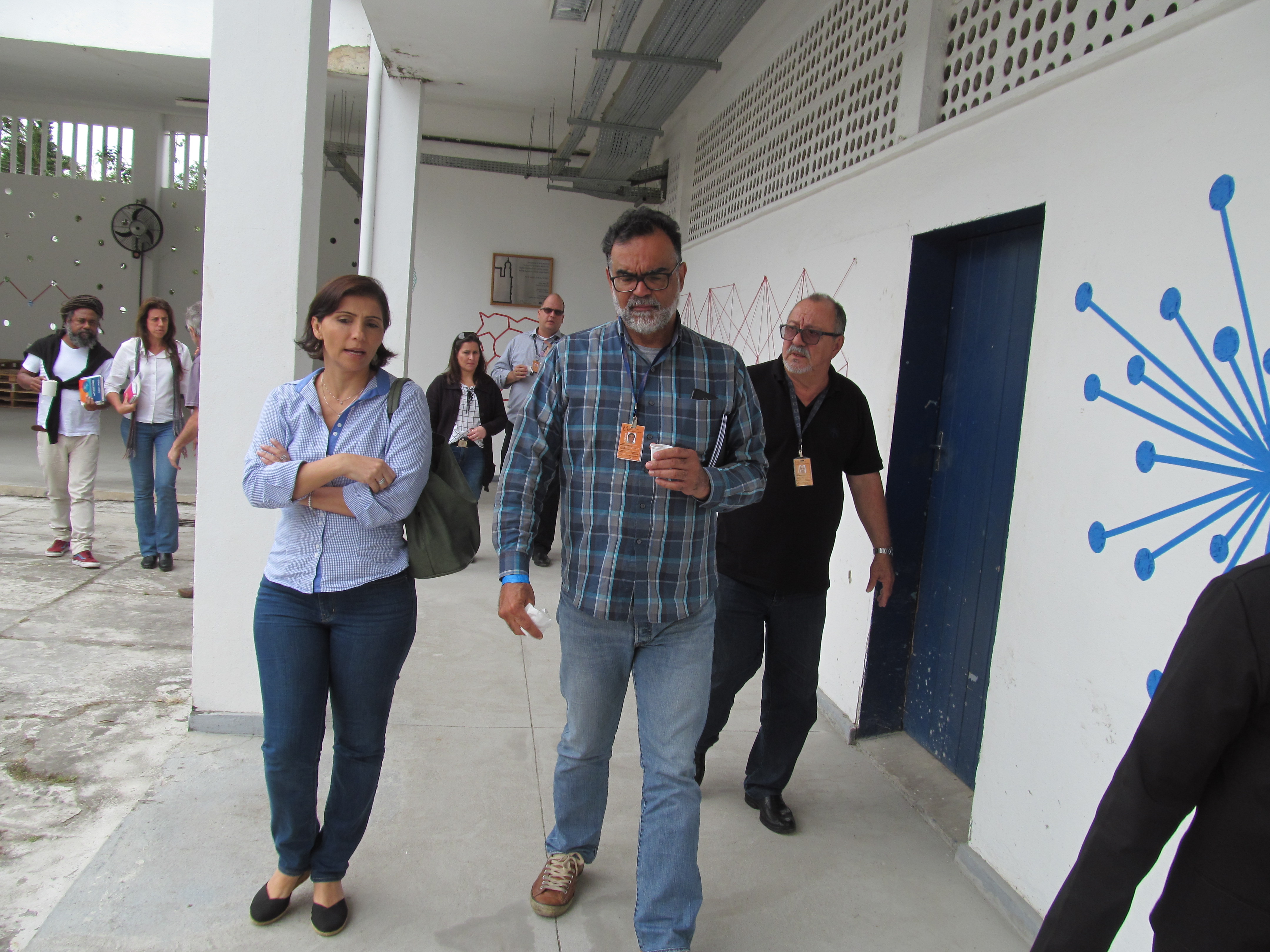 Vice-presidente caminhando pelo Pavilhão Olympio da Fonseca