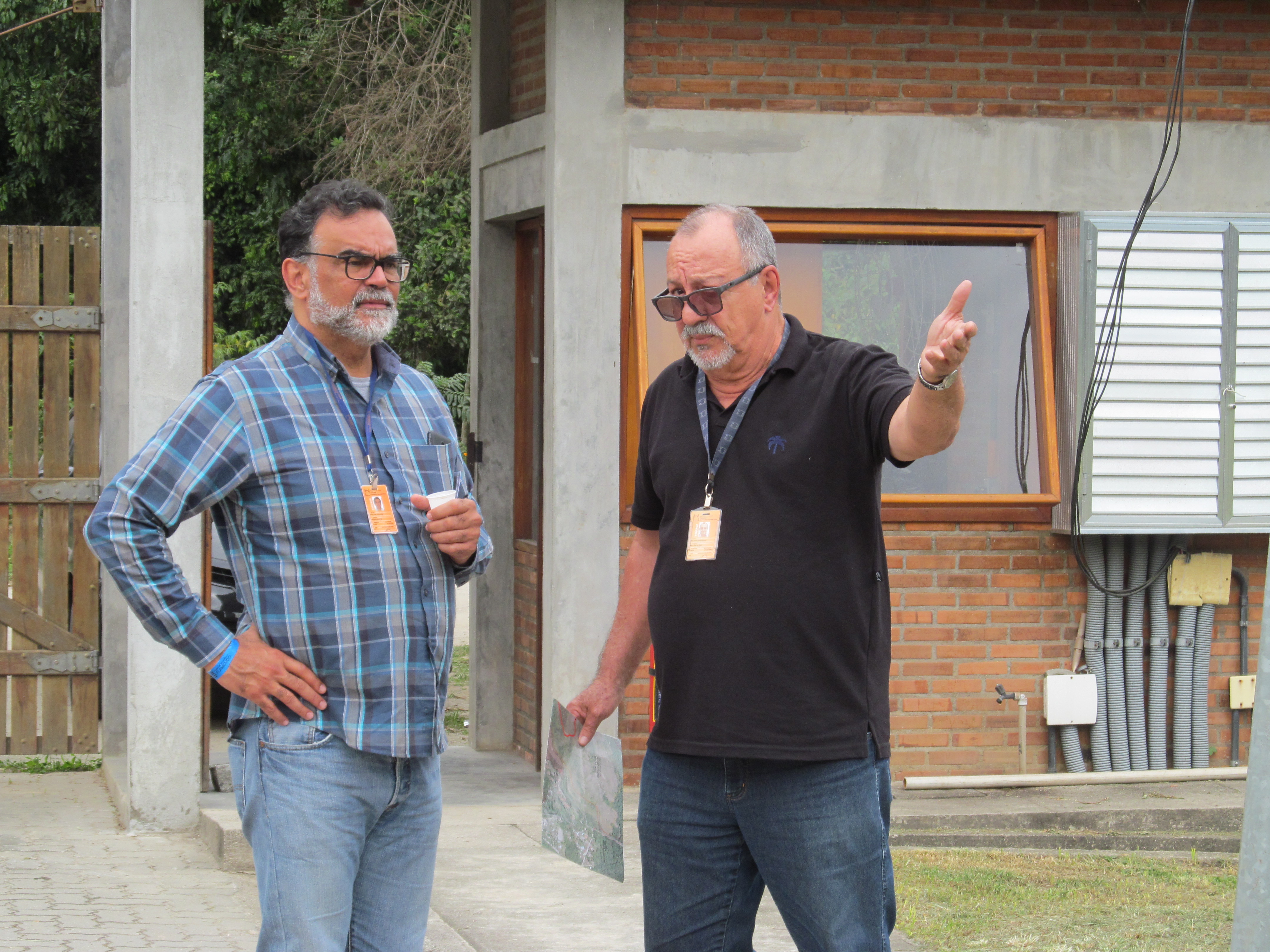 Mario Moreira (esquerda) em visita ao Horto Escola, do CFMA
