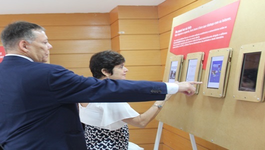 Diretor Sinval Brandão e presidente Nísia Trindade participam da abertura da exposição